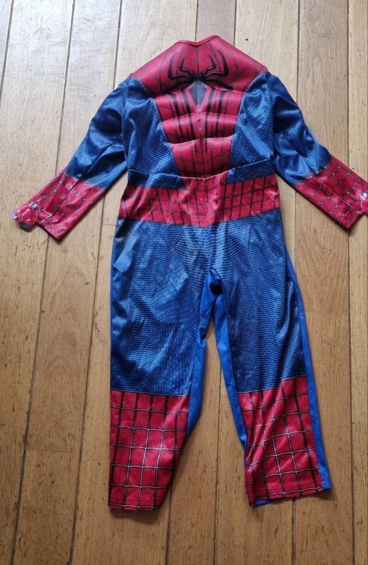Spiderman pak maat 110-116 gewatteerde borst, Overige typen, Ophalen of Verzenden, Zo goed als nieuw, Spiderman