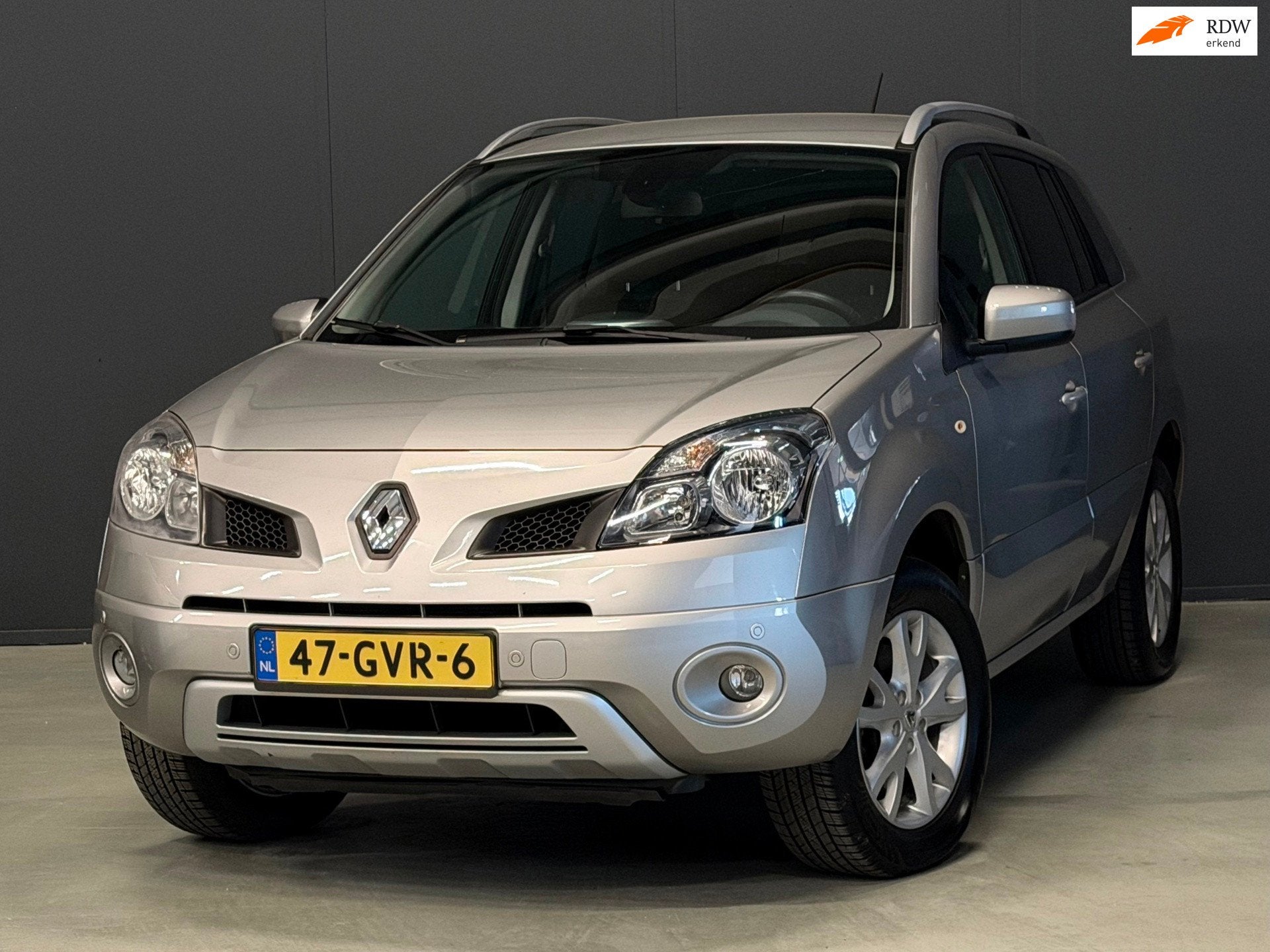 Renault Koleos 2.5 Dynamique Pack KEYLESS ENTRY-GO/CRUISE/IS, Gebruikt, Zwart, 4 cilinders, 2000 kg