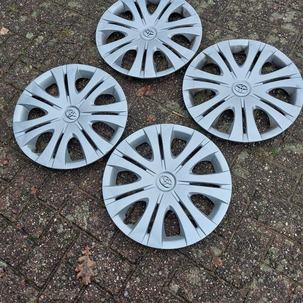 Set van 4 Toyota wieldoppen - Gebruikt, Auto diversen, Wieldoppen, Ophalen, Gebruikt