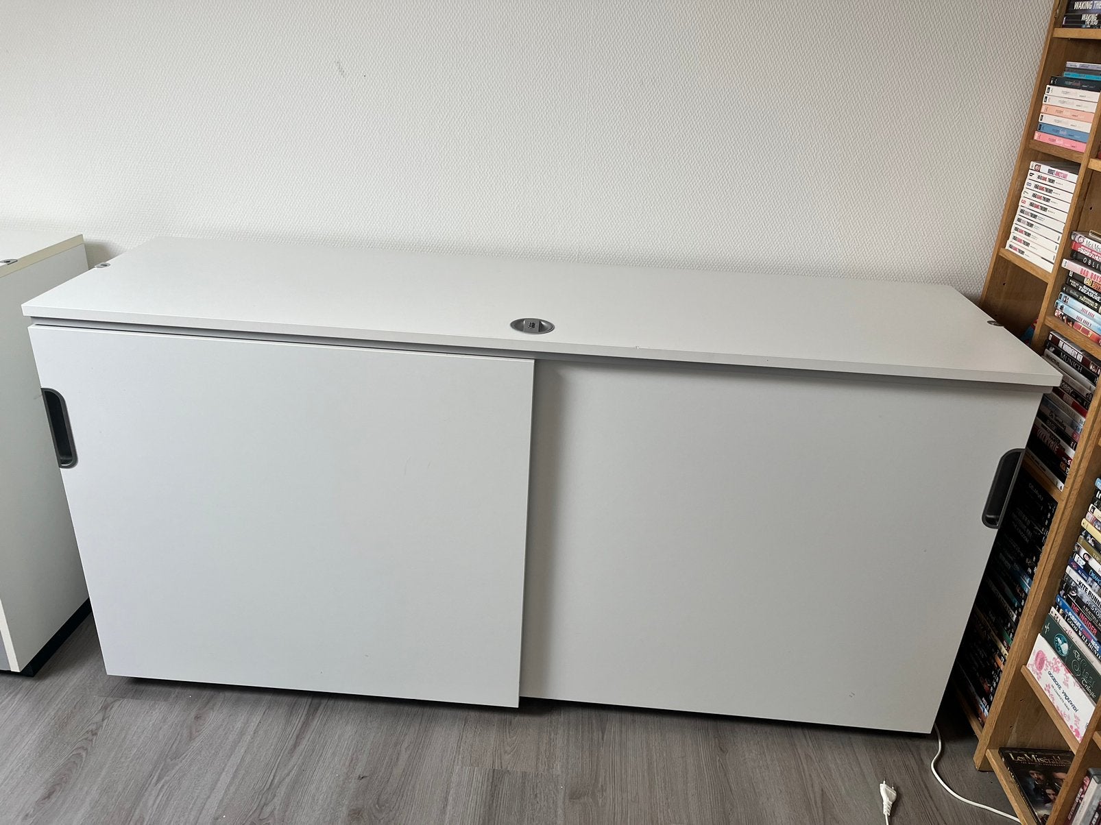 IKEA opbergkast met schuifdeuren. Serie Galant, Ophalen, Gebruikt
