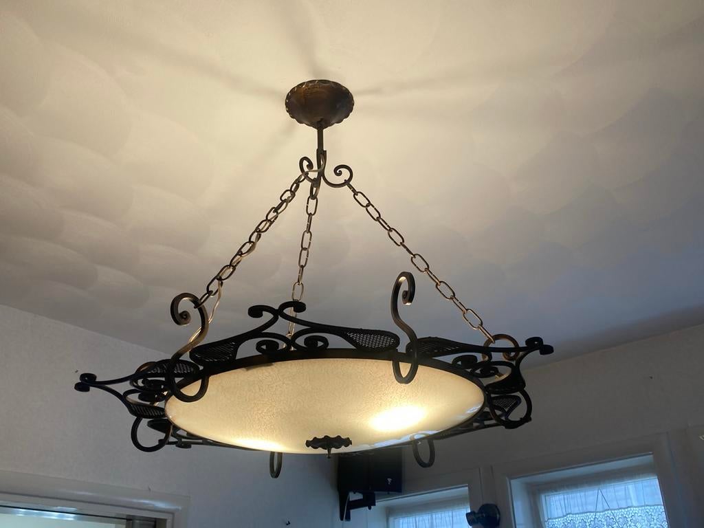 Mooie smeedijzeren plafondlamp met glazen kap, Huis en Inrichting, Lampen | Hanglampen, Ophalen, Gebruikt, Metaal, 50 tot 75 cm