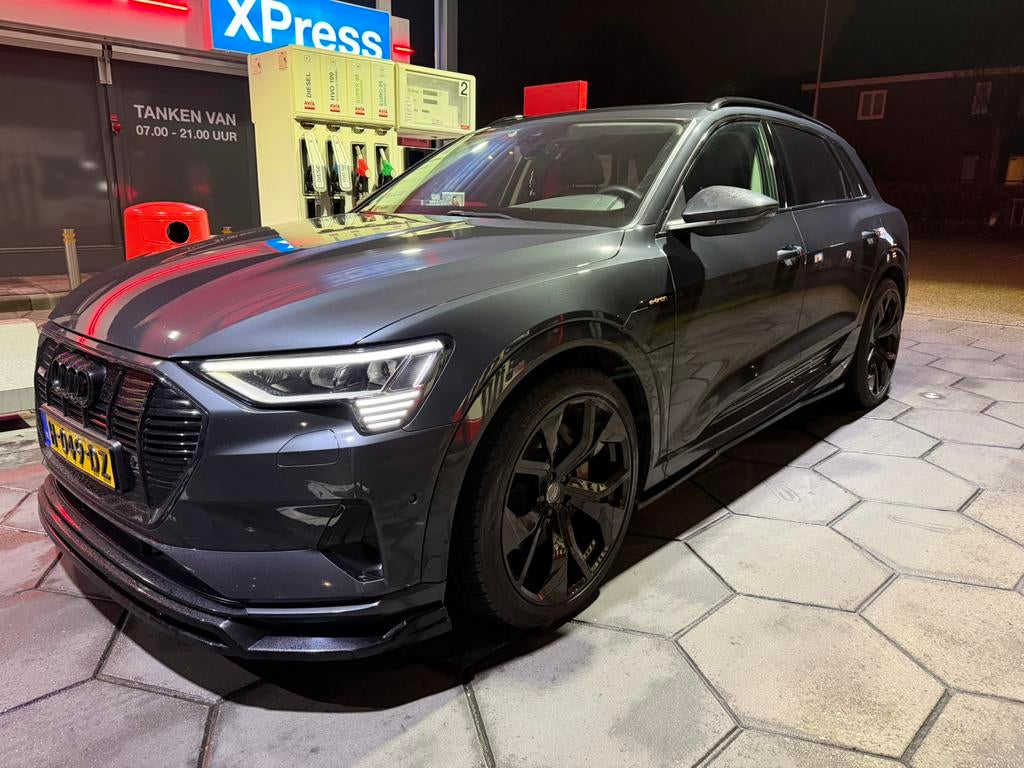 Audi e-tron 50 Quattro 313pk (31 dec 2019) Grijs, Auto's, Audi, Automaat, 1800 kg, Zwart, 124 €/maand