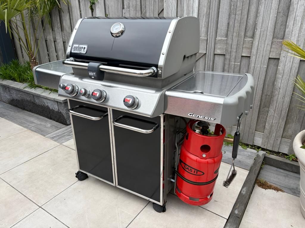 Weber Genesis gas BBQ + gasfles hervulbaar aan de pomp !!, Ophalen, Gebruikt