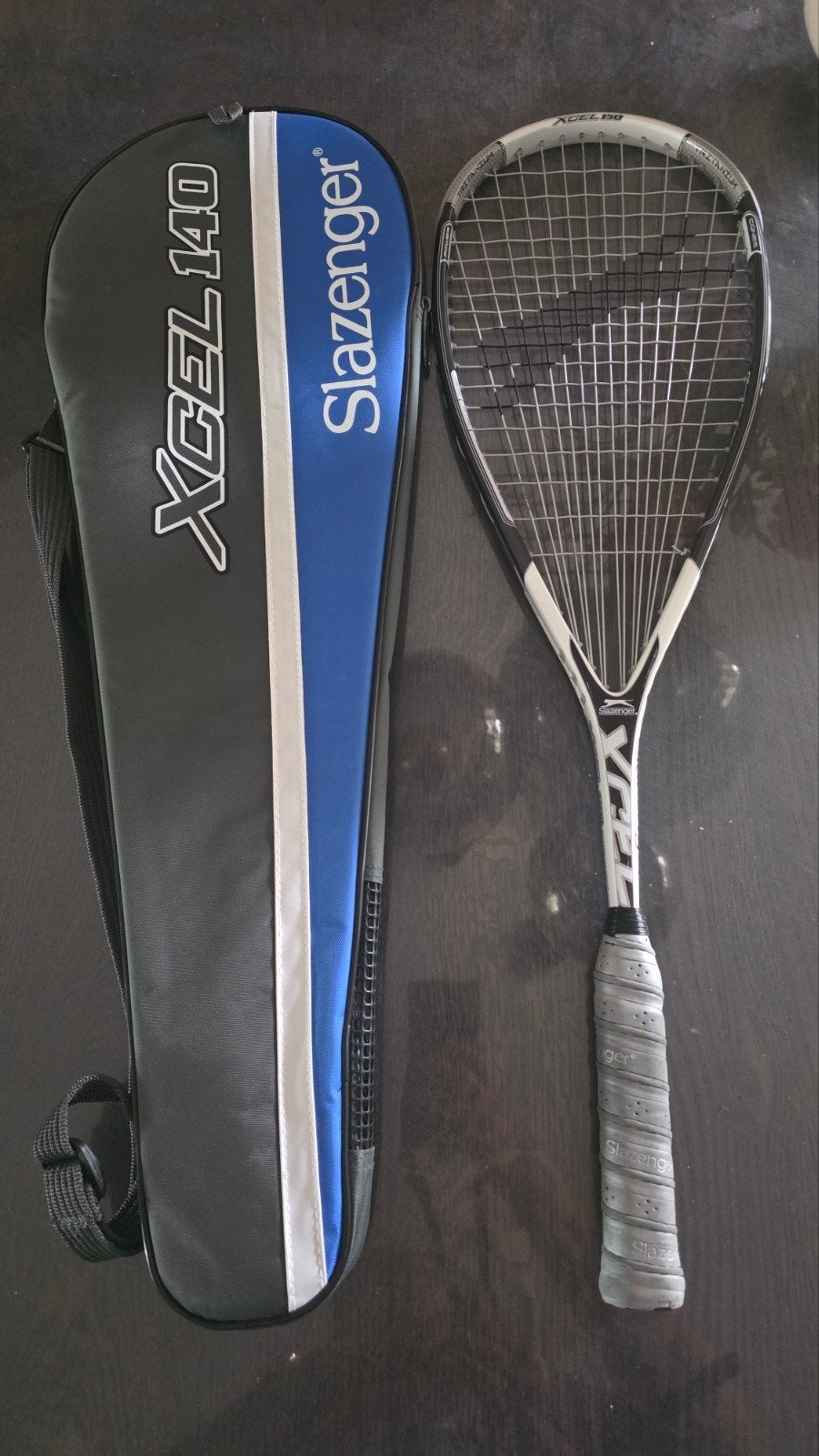Slazenger XGEL 140 Squash Racket met Hoes, Sport en Fitness, Squash, Ophalen, Zo goed als nieuw, Racket, Met hoes