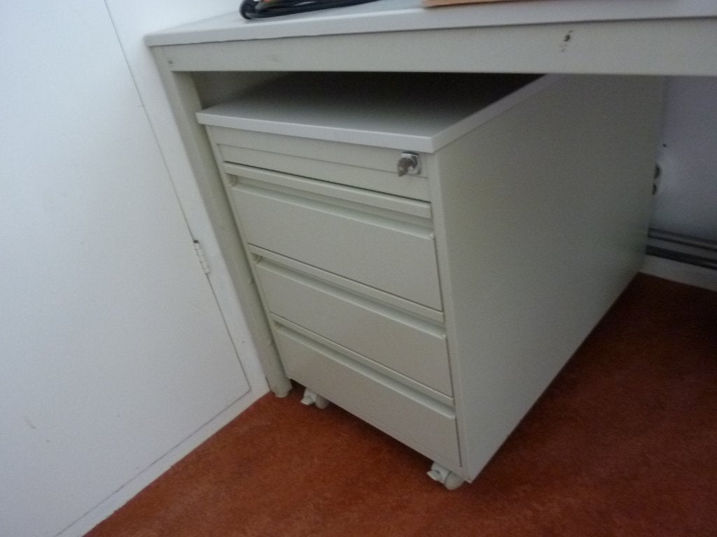 Drentea buro met twee ladenblokken, Ophalen, Gebruikt, Metaal, Grijs