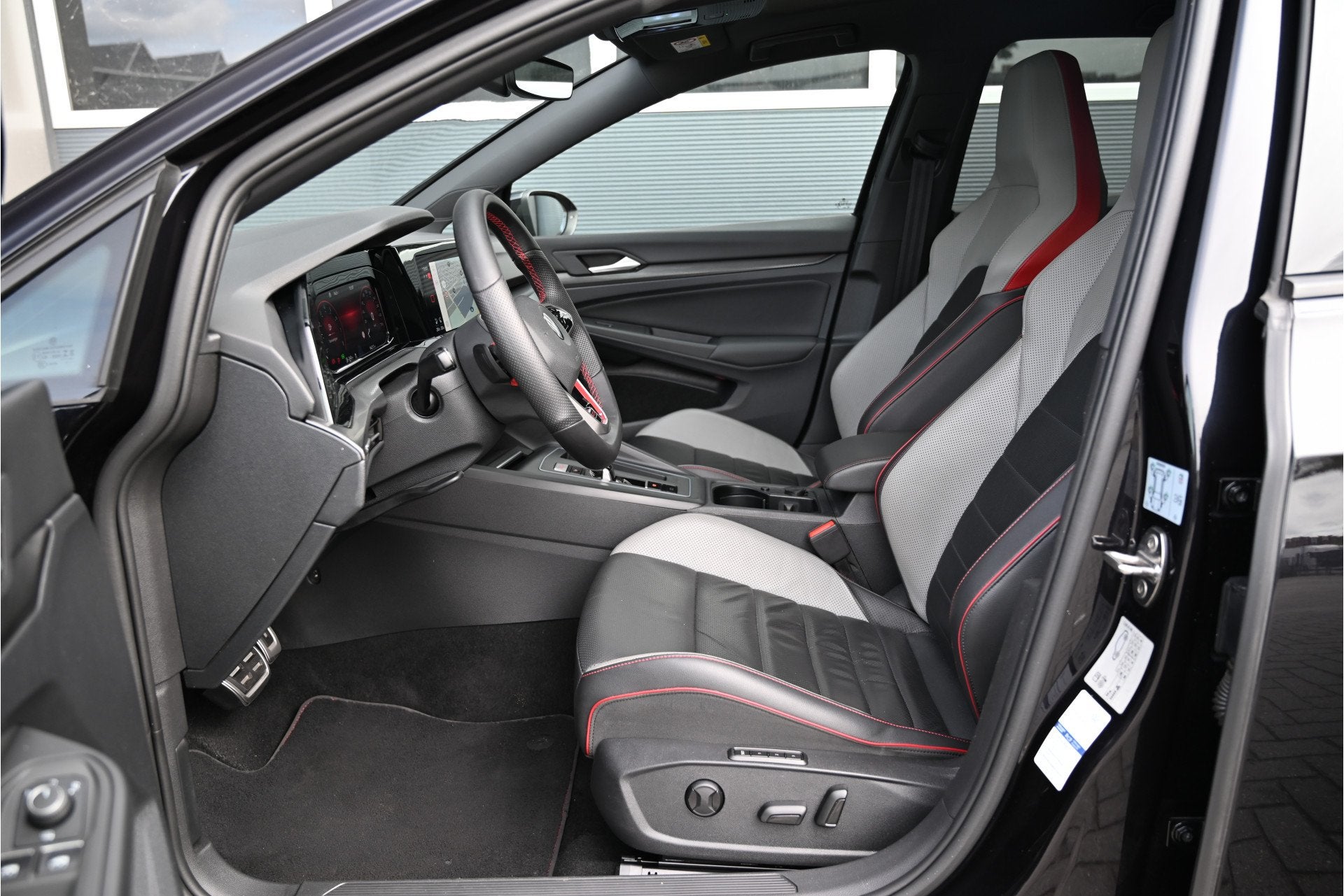 Volkswagen Golf 2.0 TSI GTI CLUBSPORT 300 PK / PANO / LEDER, 15 km/l, Gebruikt, Euro 6, 4 cilinders