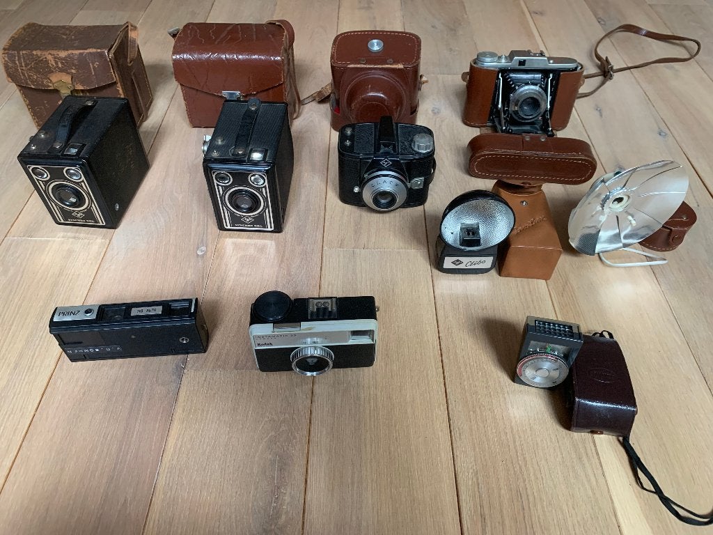verzameling oude analoge cameras met accessoires, Ophalen of Verzenden, Gebruikt, Compact, Overige Merken