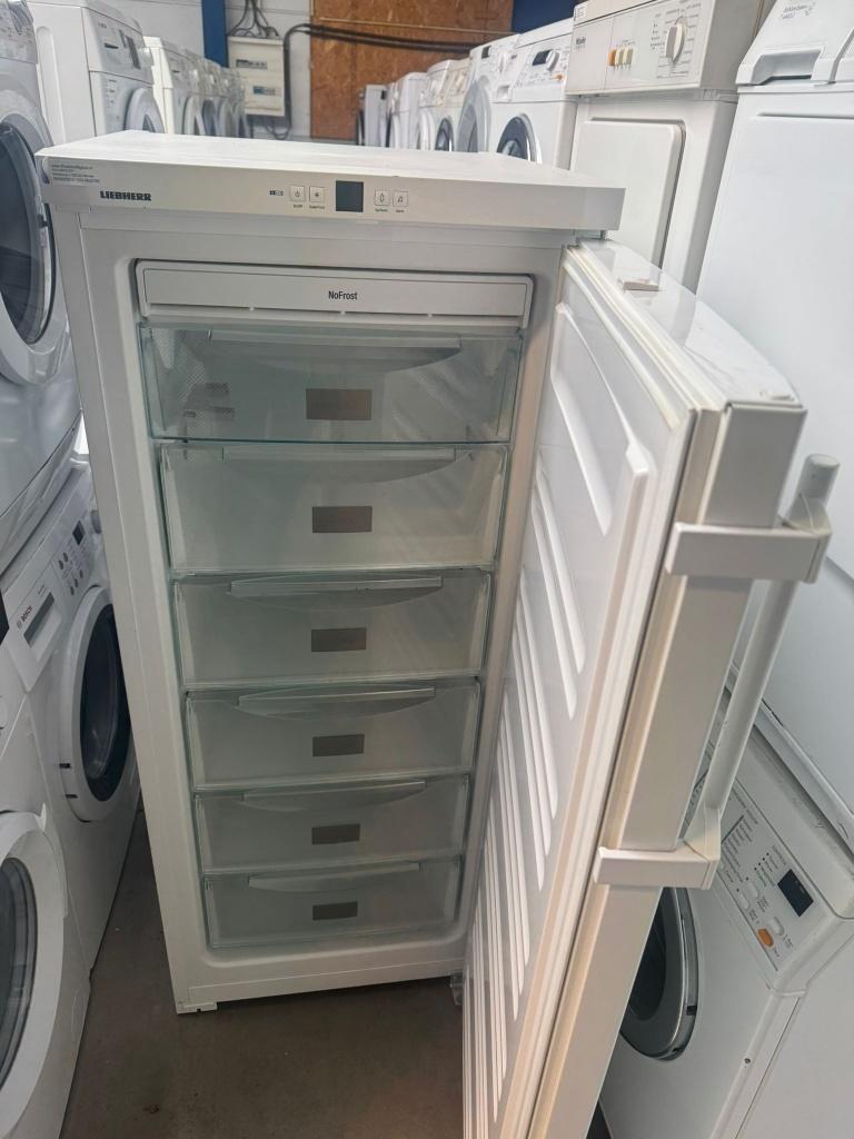 Liebherr Vrieskast schoon garantie bezorging!, Vrieskast, Minder dan 60 cm, Zo goed als nieuw, Vrijstaand