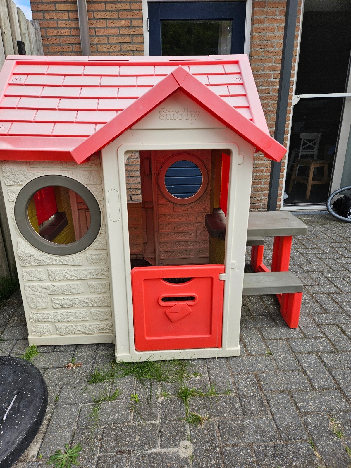 Smoby Speelhuisje met picknicktafel, Ophalen