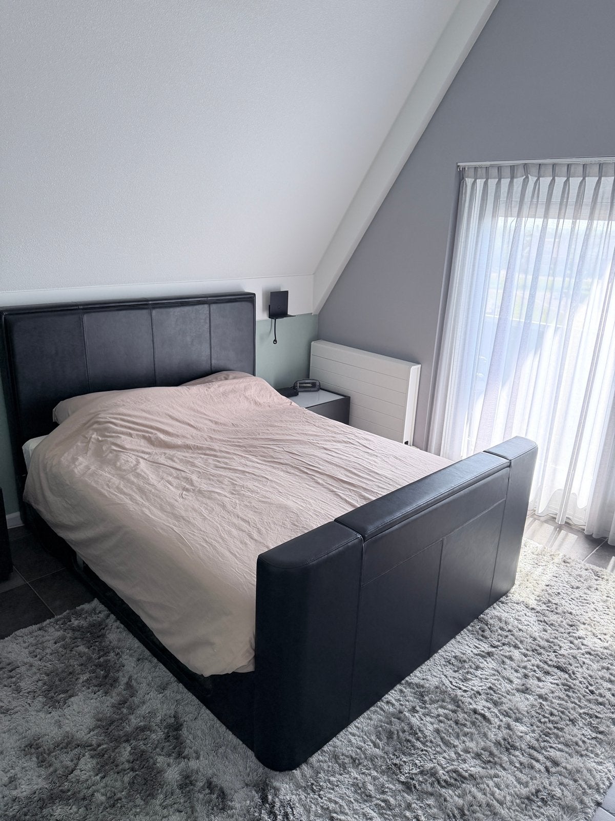 TV bed, nachtkastjes en elektrische lattenbodems., Ophalen, Zo goed als nieuw, Tweepersoons, Hout