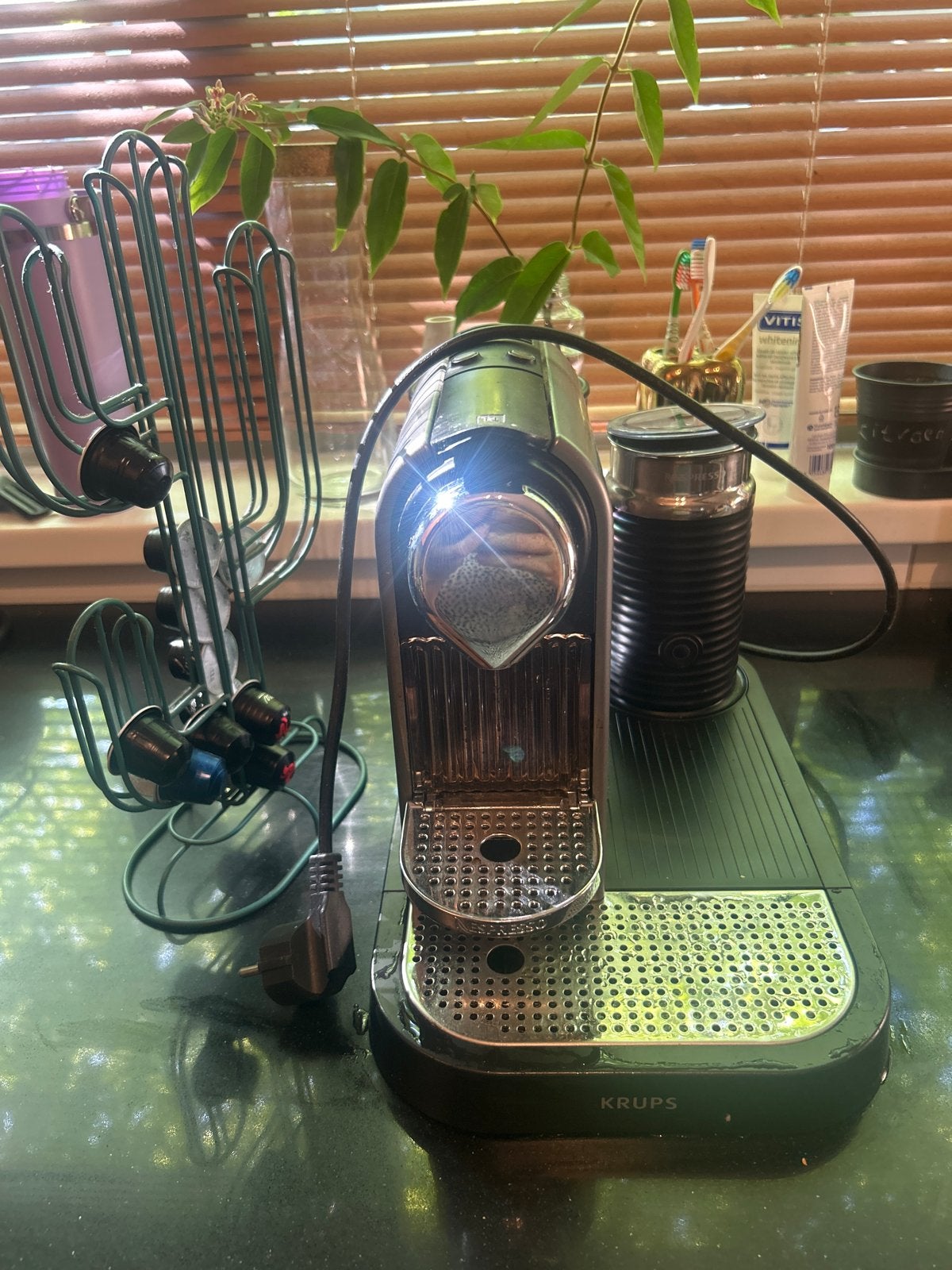 Krups Nespresso Inissia Koffiemachine met Melkopschuimer, Ophalen, Gebruikt, Koffiemachine, 1 kopje