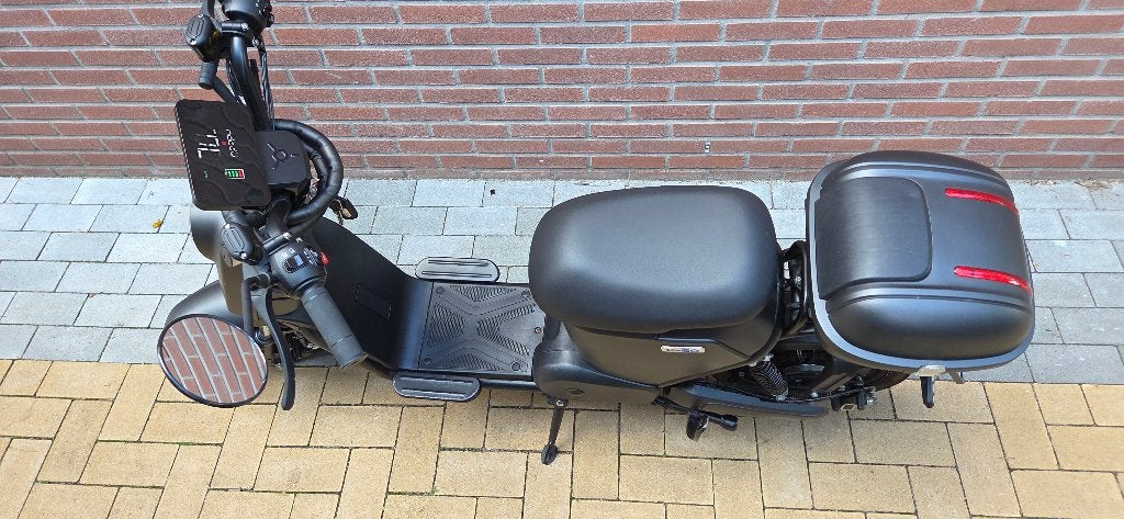 Foto 8 van IVA E-GO S2 Elektrische Scooter - Zo goed als nieuw