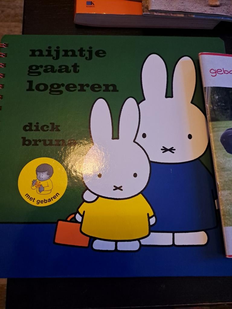 Nijntje gaat logeren met gebaren voor je kind, Boeken, Kinderboeken | Baby's en Peuters, Ophalen of Verzenden, Nieuw, Uitklap-, Voel- of Ontdekboek