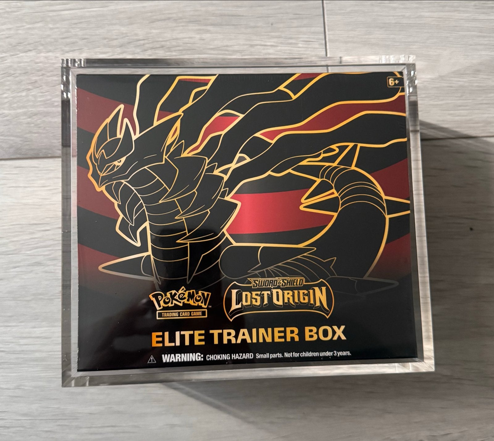 Pokemon Lost Origin Elite Trainer Box (ETB) + Acryl Case, Ophalen of Verzenden, Nieuw, Overige typen, Foil