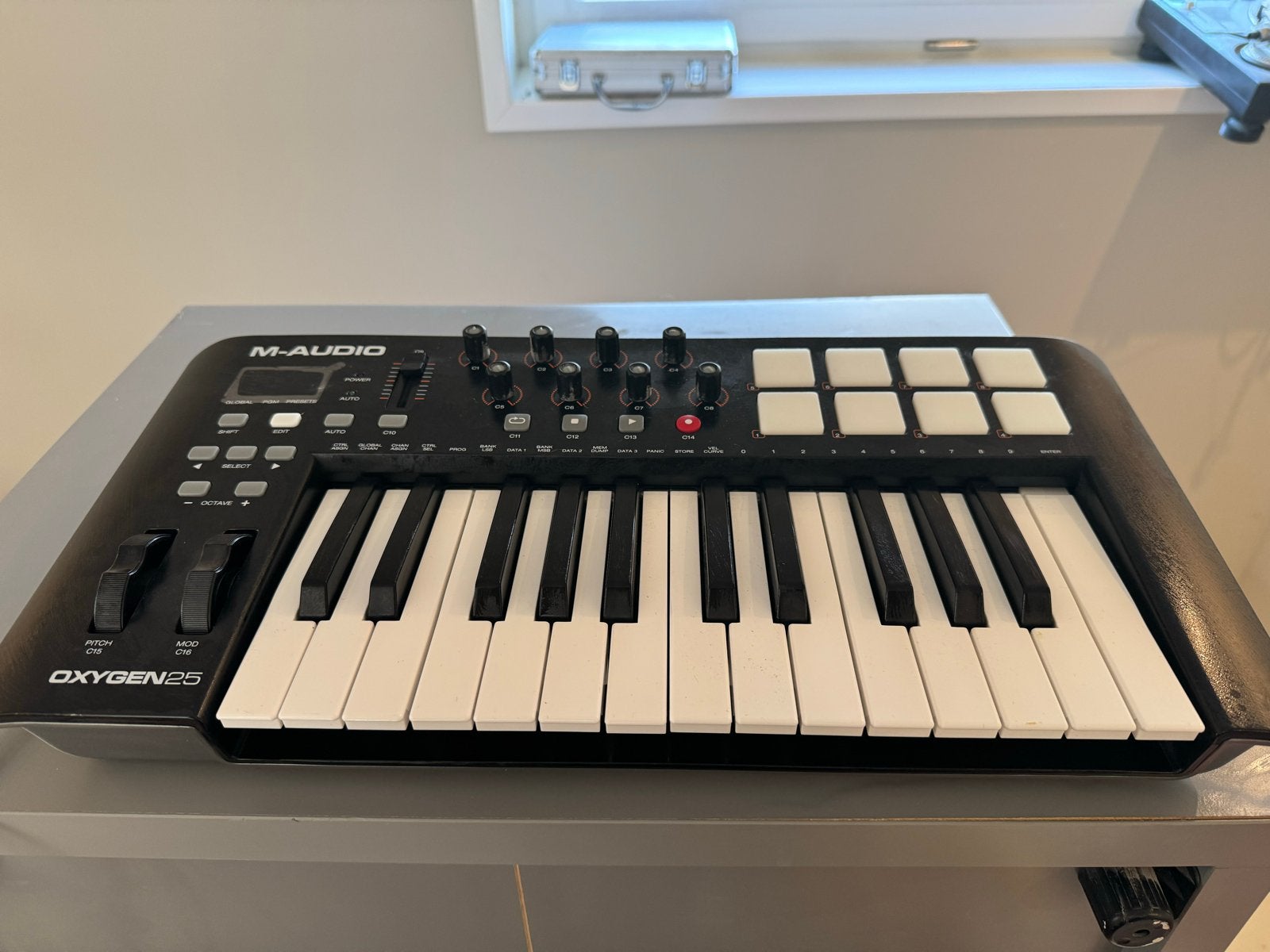 Akai MPK261 + M-Audio Oxygen 25 + KRK Rokit 6, Overige merken, Zo goed als nieuw, Aanslaggevoelig, Overige aantallen