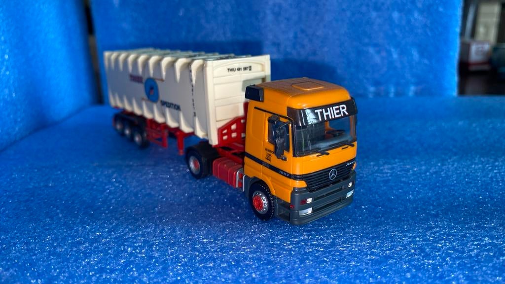 2x firma Thier uit Duitsland, Hobby en Vrije tijd, Modelauto's | 1:87, Ophalen of Verzenden, Zo goed als nieuw, Bus of Vrachtwagen