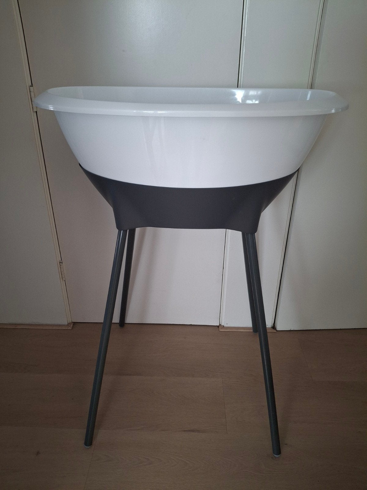 Tummy Tub met standaard - Zo goed als nieuw, Kinderen en Baby's, Tummy Tub, Zo goed als nieuw, Standaard, Ophalen