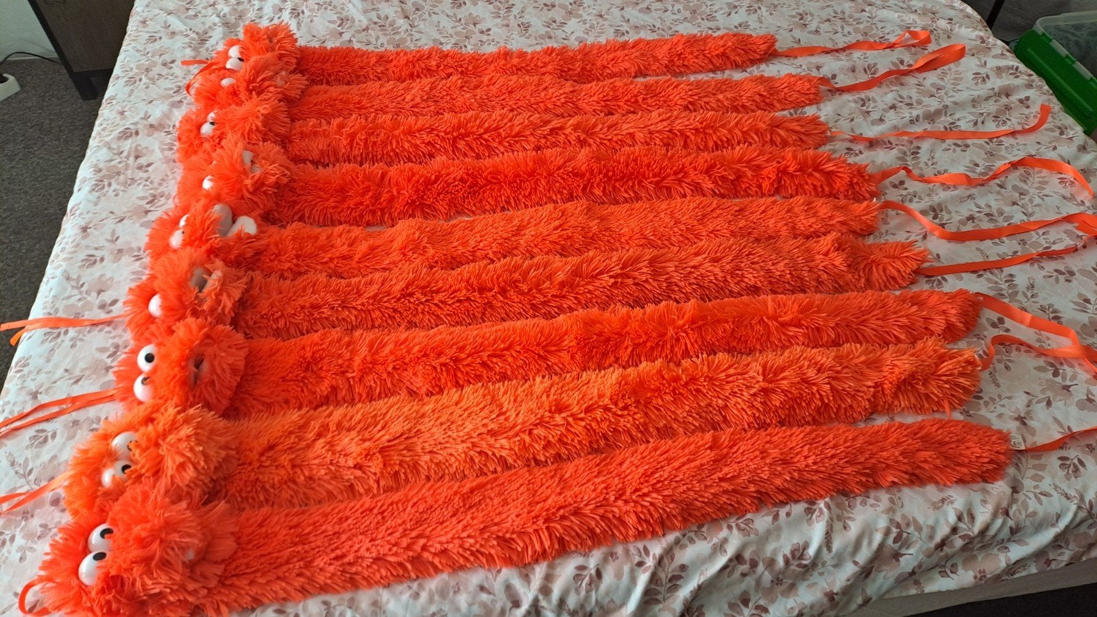 Beesie sjaal - Oranje pluche sjaal met ogen, Hobby en Vrije tijd, Versiering, Onbekend, Ophalen of Verzenden, Zo goed als nieuw