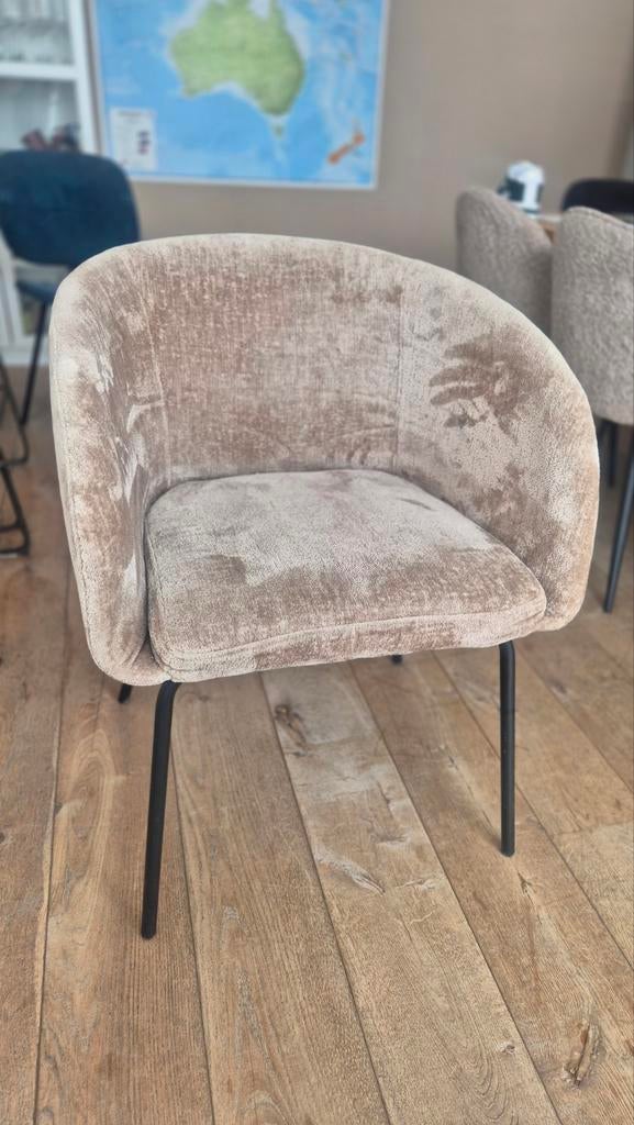 Comfortabele eetkamerstoel - beige stof met metalen poten, Huis en Inrichting, Stoelen, Modern, Comfortabel, Gebruikt, Overige kleuren