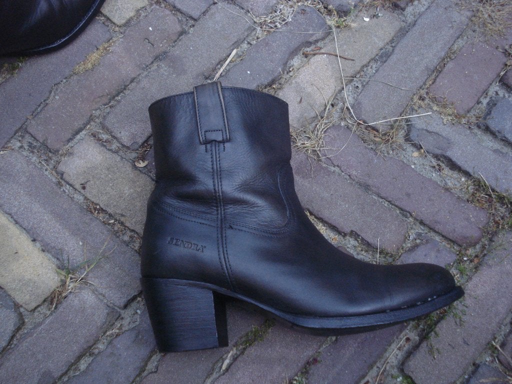 GRATIS VERZENDEN ZWART BRUINE SENDRA FESTIVAL BOOTS MT 41, Verzenden, Zwart, Zo goed als nieuw, Hoge laarzen