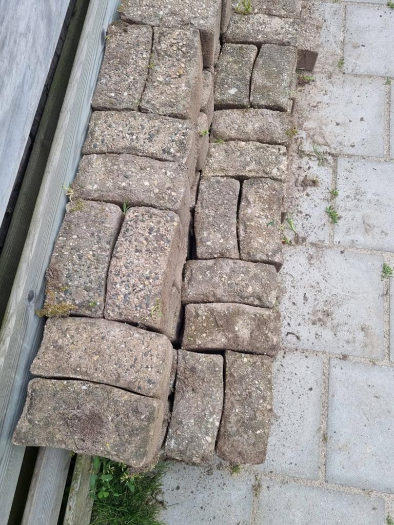 Gratis gebruikte betonnen klinkers voor tuin of oprit, Ophalen of Verzenden, Gebruikt, Beton, Klinkers