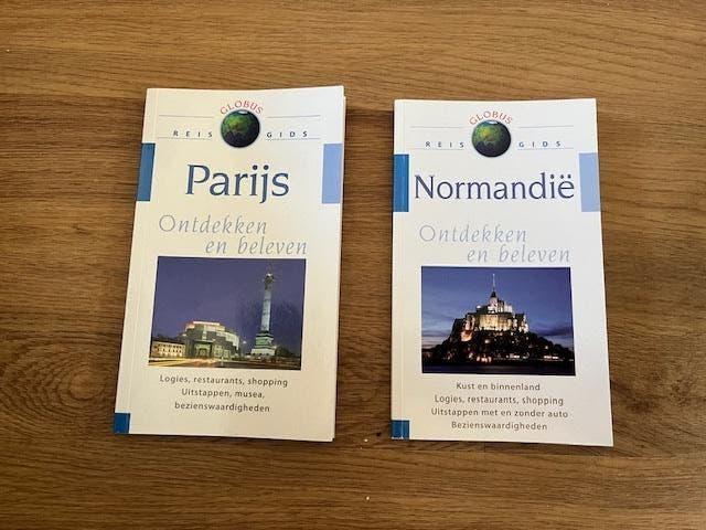 2 kleine reisgidsen Globus Parijs en Normandië, Europa, Ophalen of Verzenden, Zo goed als nieuw, Reisgids of -boek