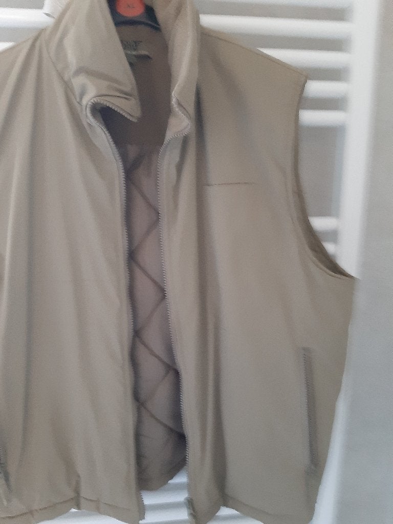 Nieuwe gevoerde bodywarmer, maat: XL., Verzenden, Beige, Maat 46/48 (XL) of groter, Nieuw