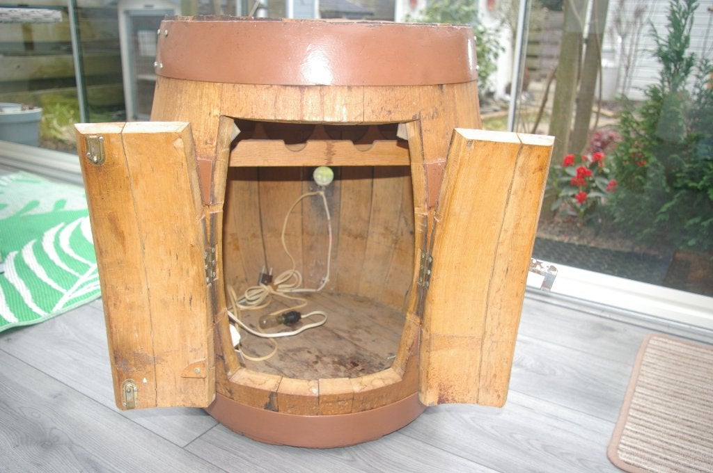 Wijnvat /barmeubel. Met verlichting, flessenrek en wieltjes., Ophalen, Gebruikt, Hout