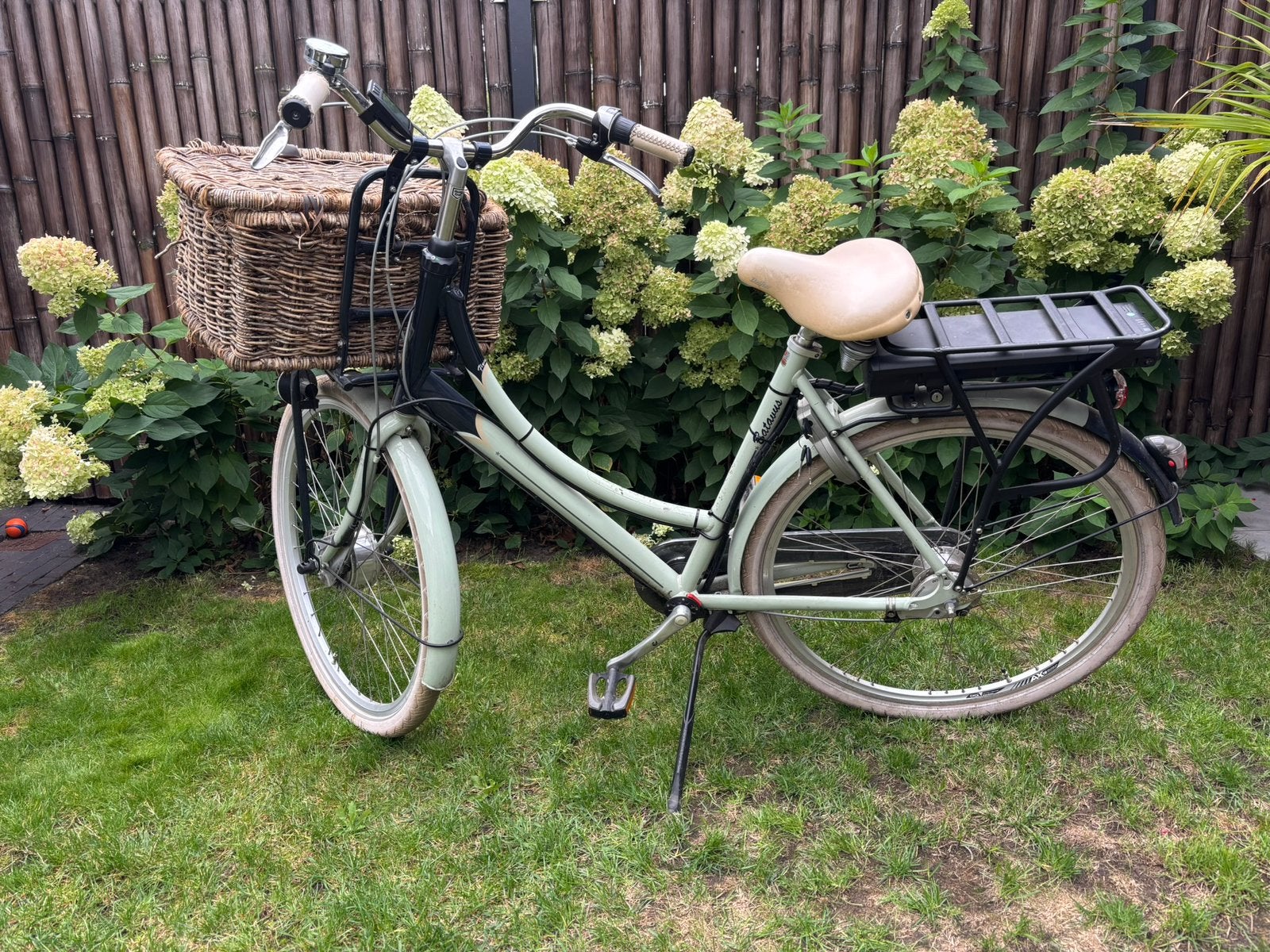 Batavus Flying Dutch, omgebouwd tot elektrische fiets