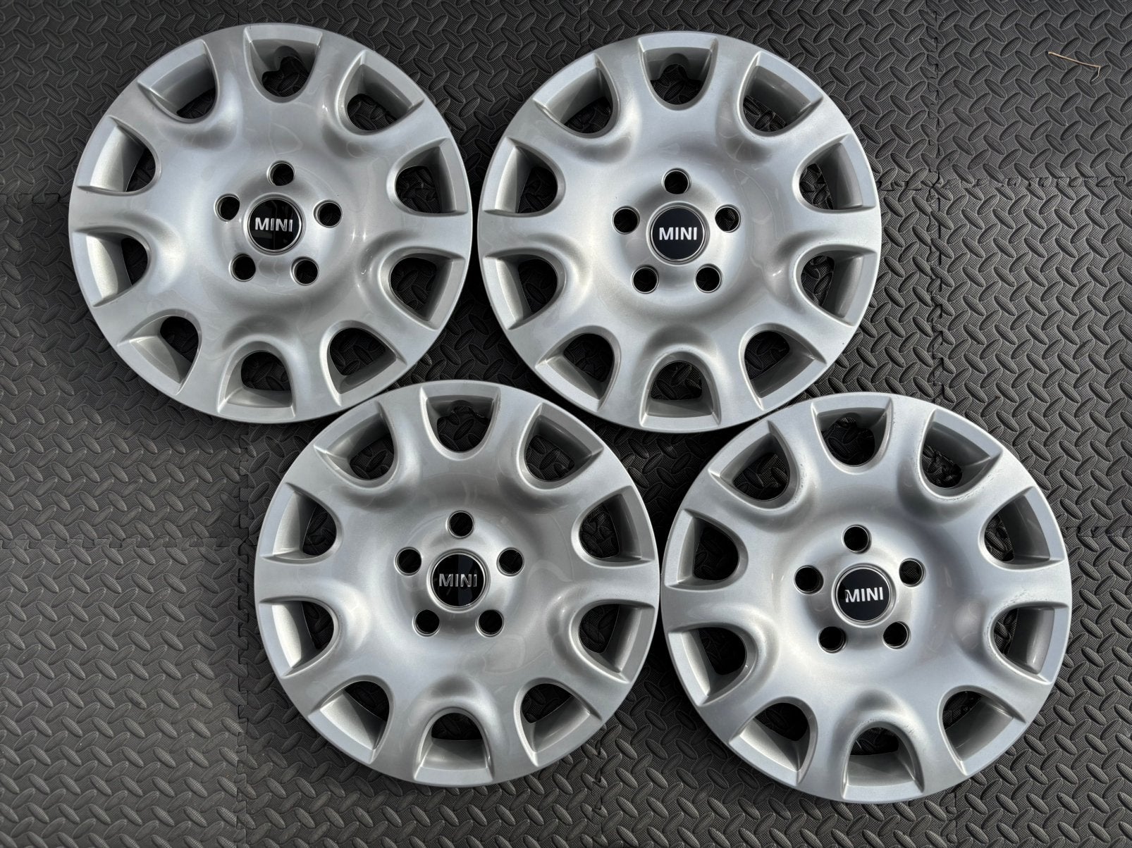 Set originele Mini One en Cooper wieldoppen 15 inch, Ophalen of Verzenden, Gebruikt
