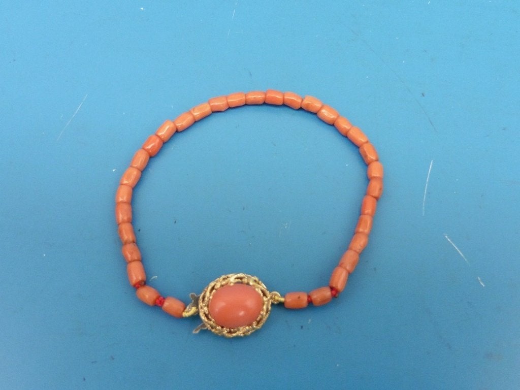Bloedkoralen armband met gouden slot                    D112, Sieraden, Tassen en Uiterlijk, Antieke sieraden, Ophalen of Verzenden