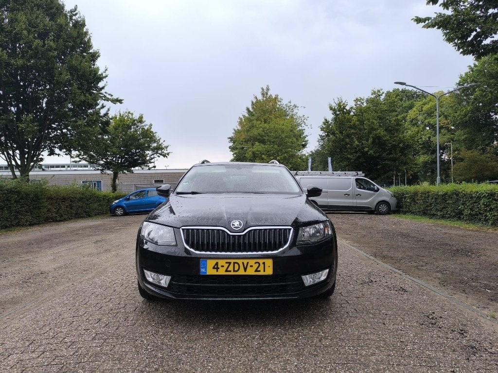 Skoda Octavia 1.2 TSI 77KW Combi 2014 Zwart, Auto's, Voorwielaandrijving, 4 cilinders, 620 kg, Zwart