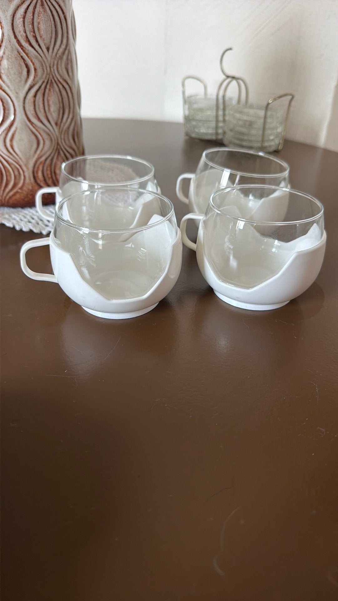 Set van 4 vintage theeglazen in plastic houder jaren 60/70, Ophalen of Verzenden