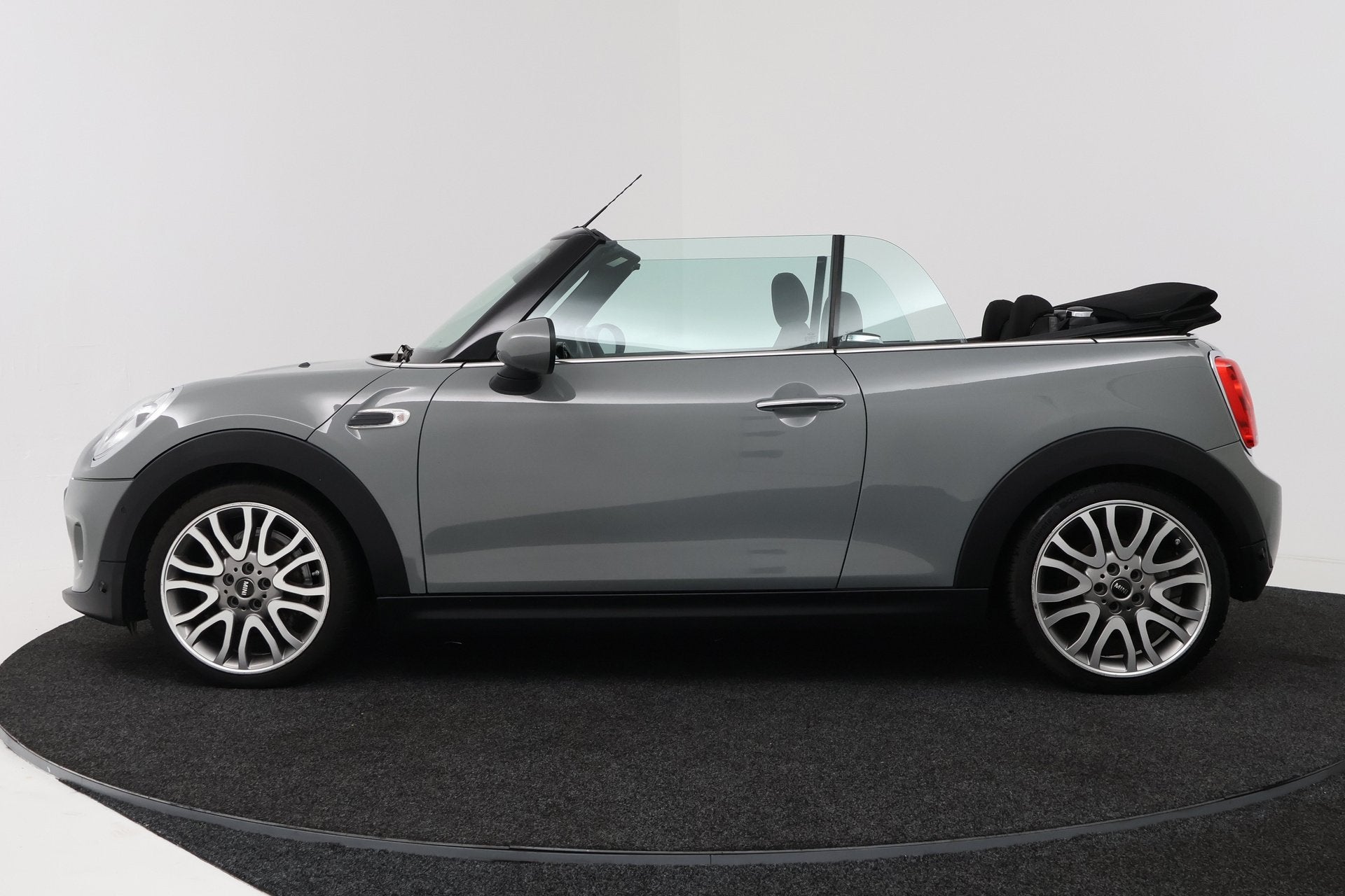 Mini Cabrio 1.5 Cooper Pepper Serious Business (STOELVERWARM, Auto's, Mini, Voorwielaandrijving, 136 pk, Gebruikt, Cabriolet