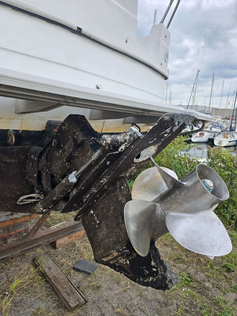 Foto 19 van Bayliner 9 meter opknapper 5.7L Bravo III duoprop €3500.-