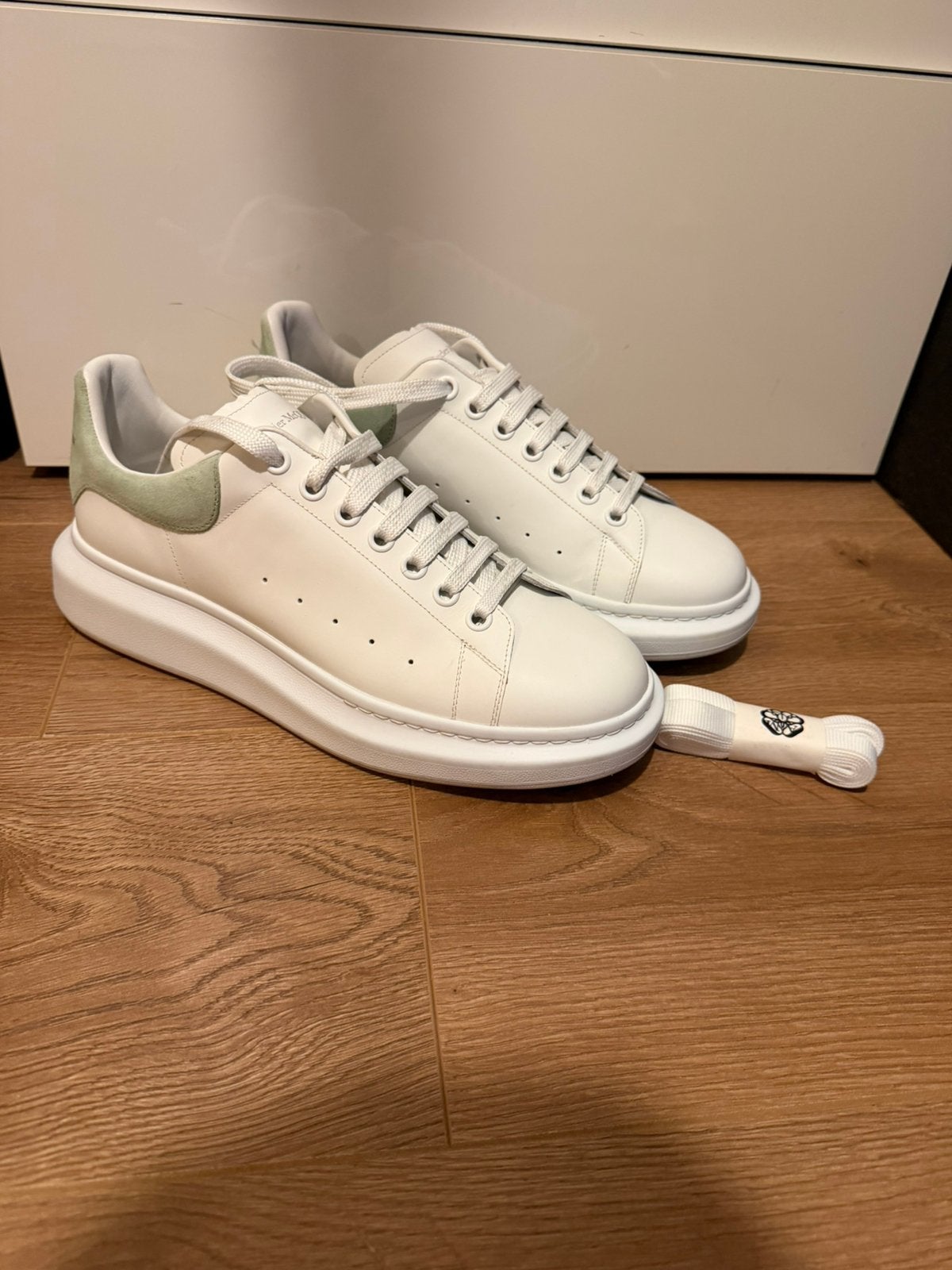 Alexander Mcqueen Oversized Sneaker MAAT 44, Kleding | Dames, Schoenen, Zo goed als nieuw, Sneakers of Gympen, Wit, Ophalen