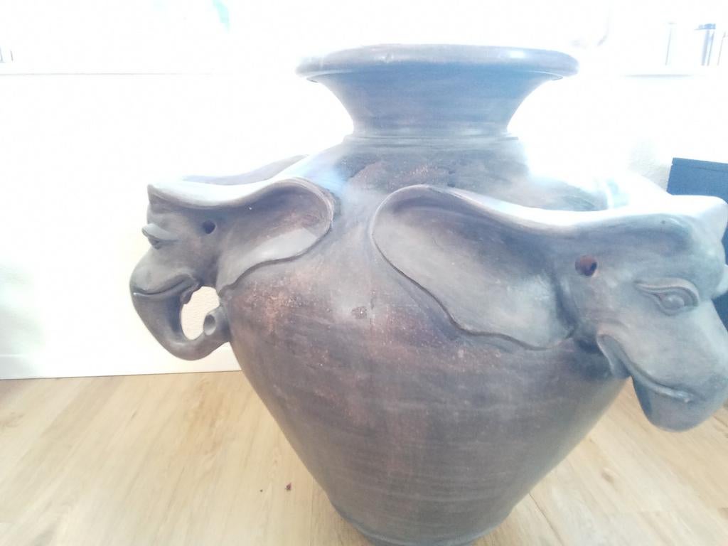 Grote decoratieve vaas met olifantenhoofden, Ophalen, Zo goed als nieuw, Overige kleuren
