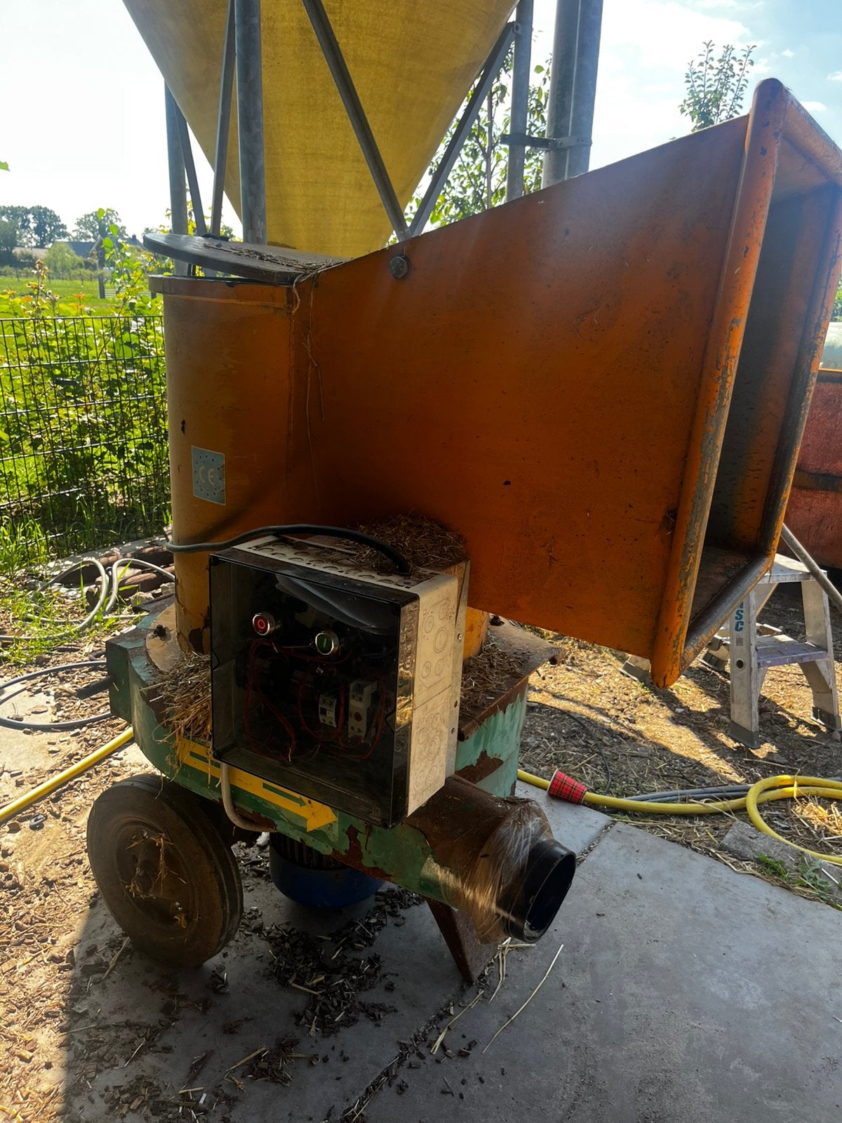 Strohakselaar op krachtstroom 400 Volt, Zakelijke goederen, Ophalen, Veehouderij, Stalinrichting
