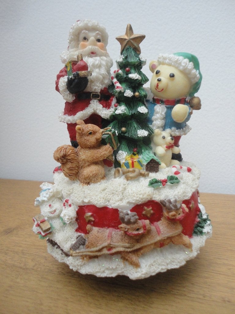Mooie polystone Kerstmis speeldoos kerstman met cadeaus, Ophalen of Verzenden, Gebruikt
