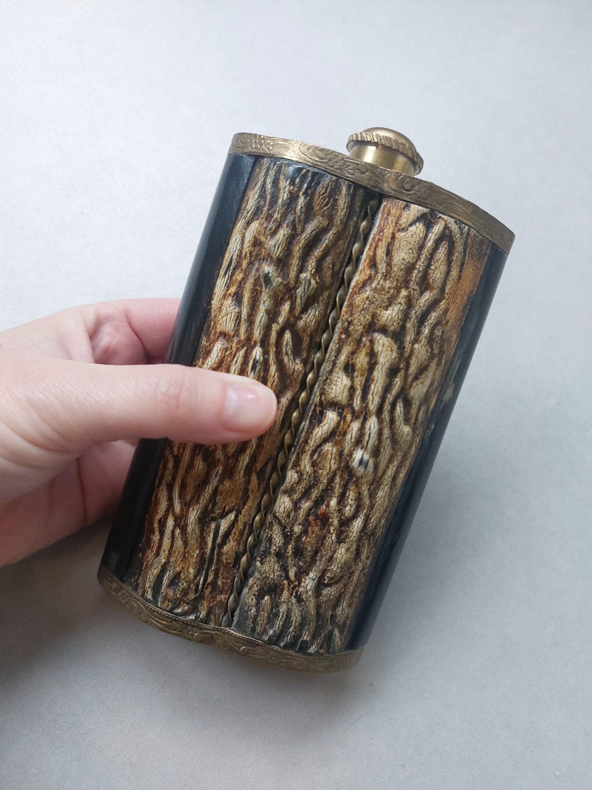 Antieke heupfles met hoorn en messing details, Ophalen of Verzenden