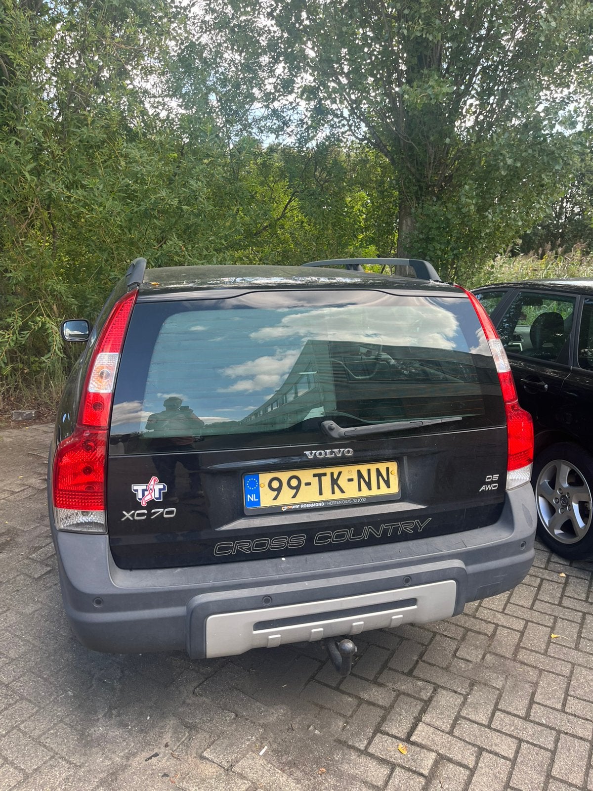Volvo XC70 2.4 D5 AWD Geartronic 2006 Zwart, Auto's, Volvo, Automaat, 1694 kg, 1800 kg, 197 €/maand