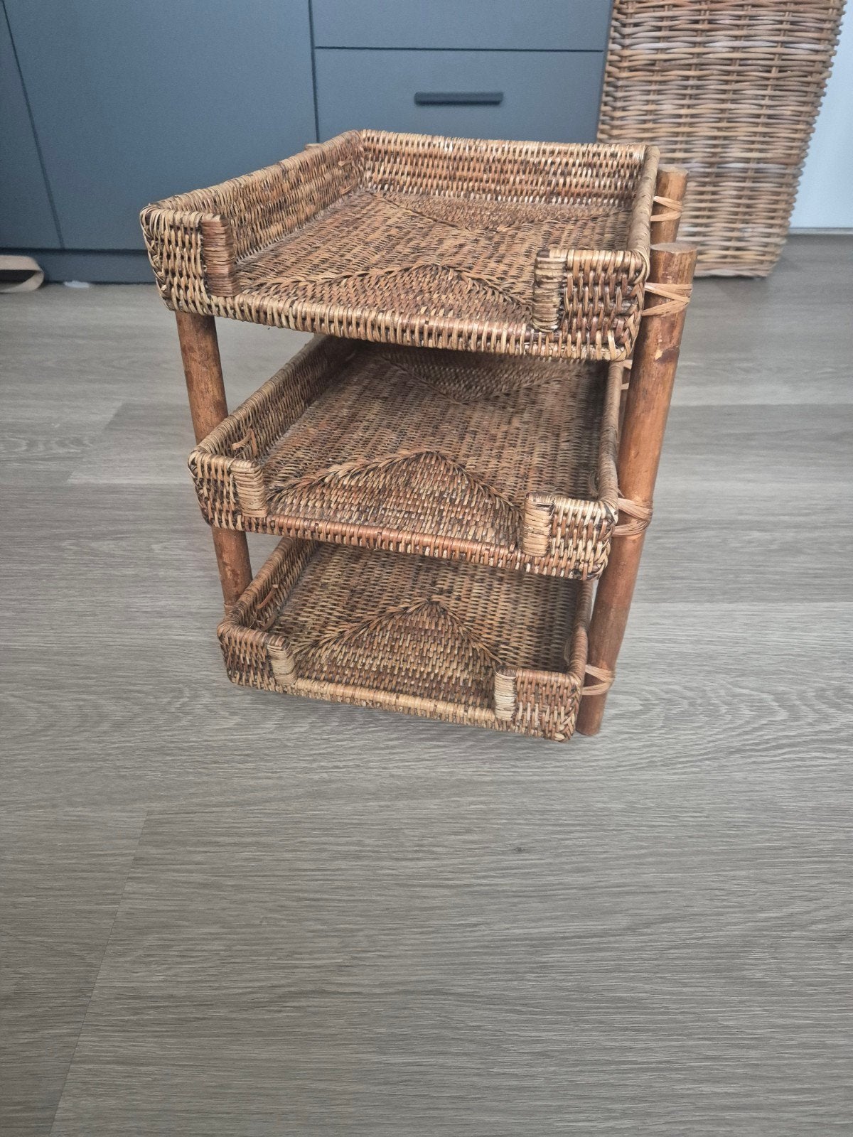 Rotan opbergrek met 3 manden, Gebruikt, Boho, Ophalen of Verzenden, Natuurlijk materiaal