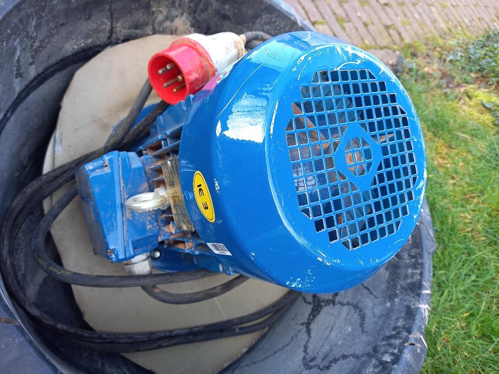 3-fasige elektromotor van nog geen jaar oud, Ophalen of Verzenden, Gebruikt, Elektromotor, 1800 rpm of meer