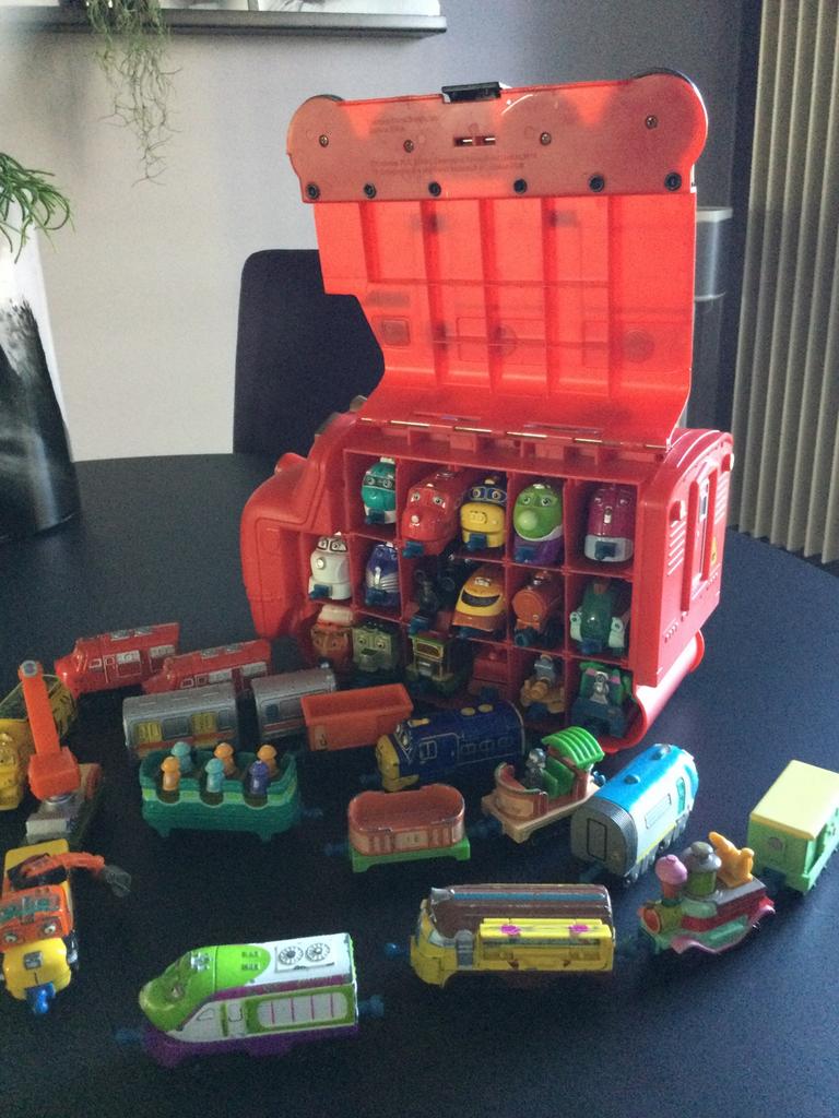 Chuggington, 8/9 meter banen, 30 treinen, stations etc, Ophalen of Verzenden, Zo goed als nieuw