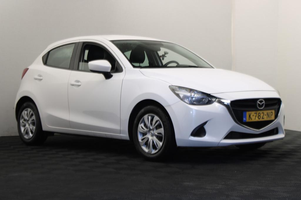Mazda 2 1.5 Skyactiv-G S (bj 2015), Stof, 4 cilinders, Wit, Bedrijf