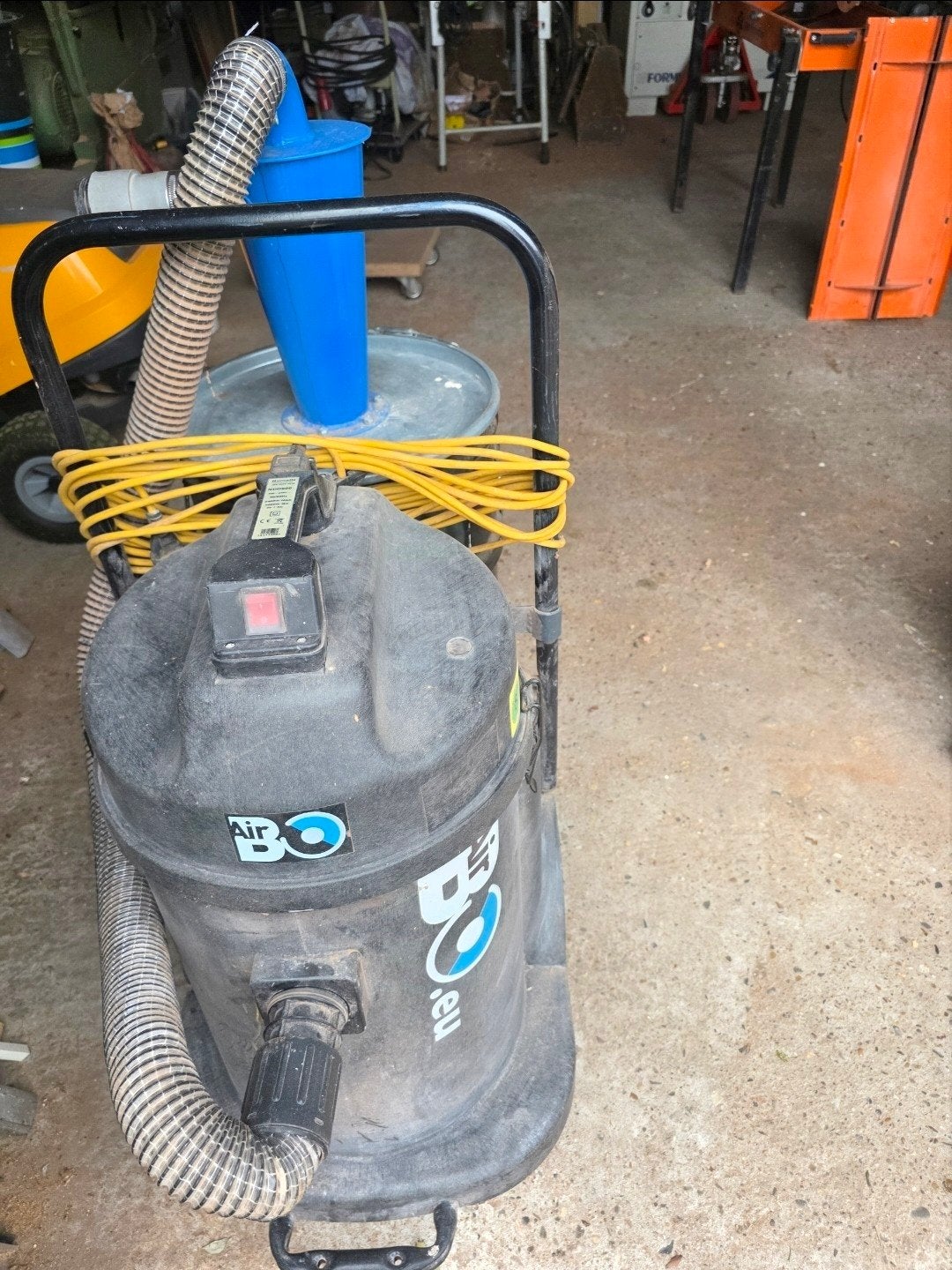 Bouwstofzuiger Numatic, Ophalen, Gebruikt