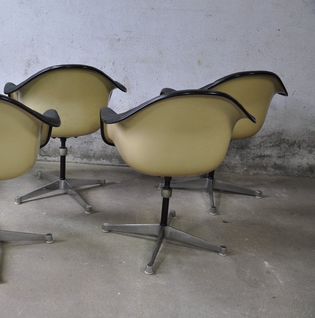 Vintage PAC fauteuils Eames, Ophalen, Stof, Minder dan 75 cm, 50 tot 75 cm