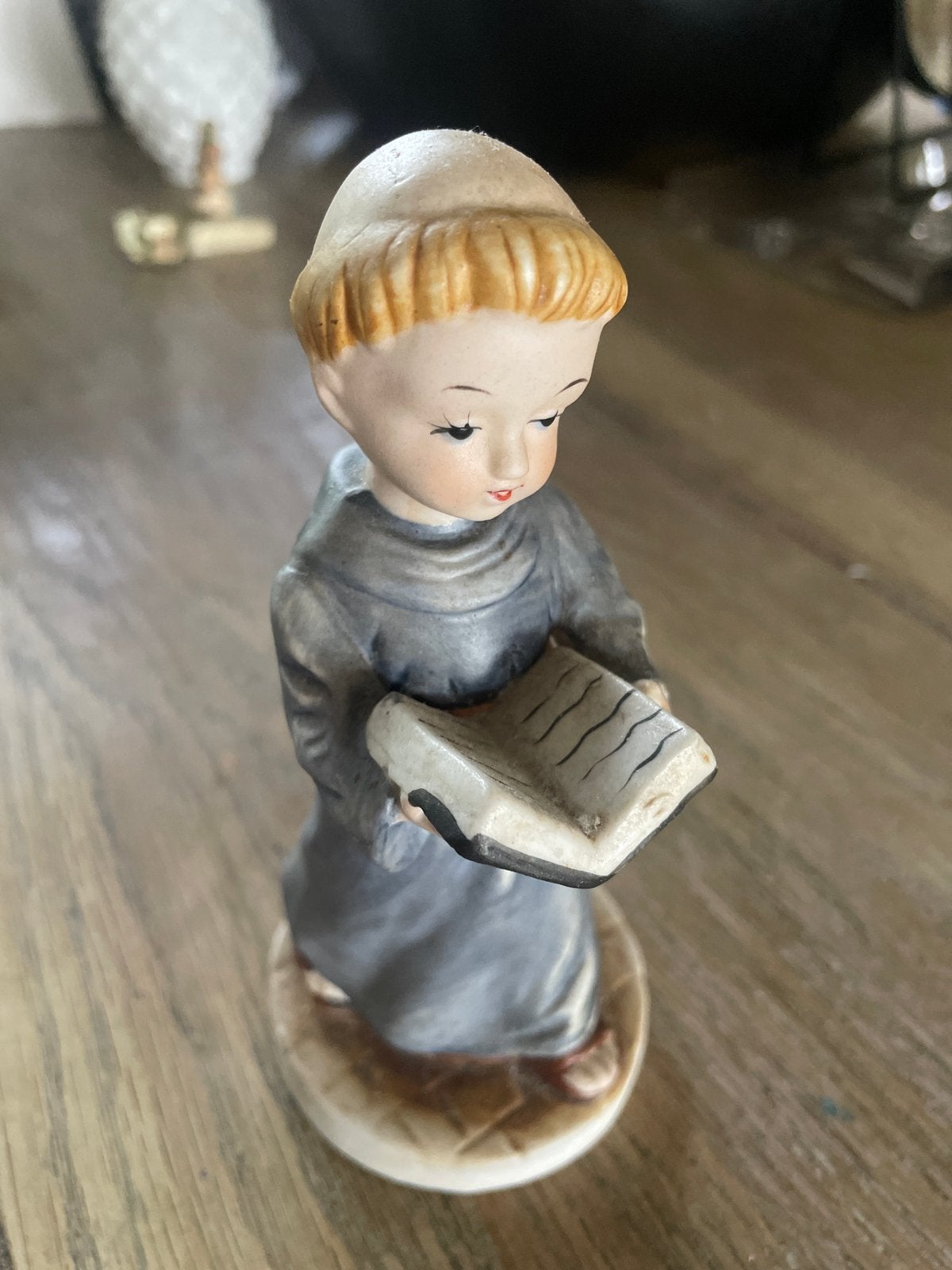 Vintage Monnik Beeldje met Boek - Porselein, Ophalen of Verzenden