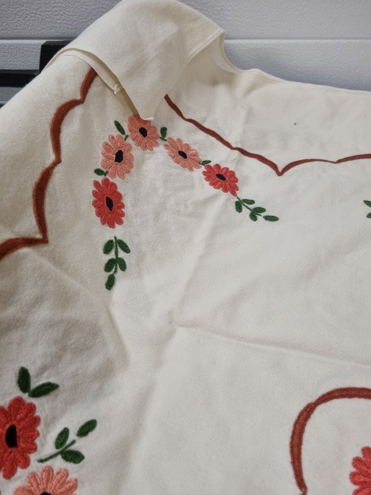 tafelkleed met geborduurde bloemen vintage, Ophalen of Verzenden, 'T Olde Gre-j, Info@toldegrej.nl, Endepoelstraat 20f Didam