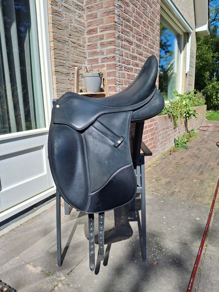 Dressuurzadel wintec isabell werth 18 inch, Dieren en Toebehoren, Paarden en Pony's | Zadels, Ophalen